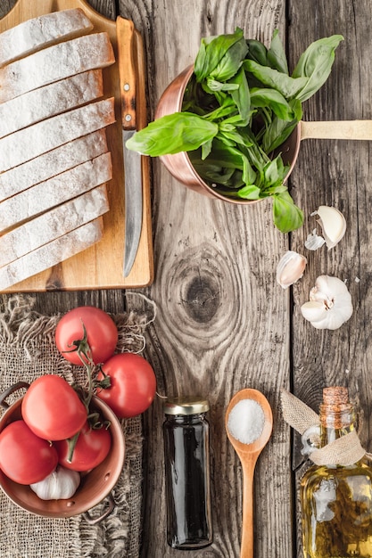 Składniki na blacie kuchennym